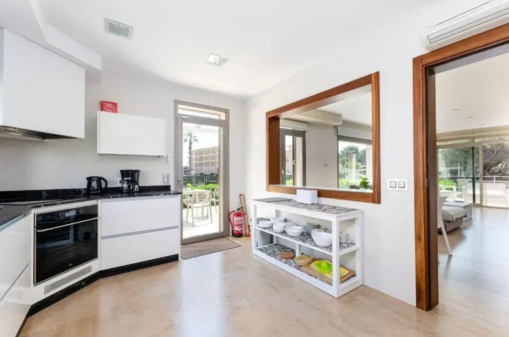 YourHouse Antonia, sea view house with terrace