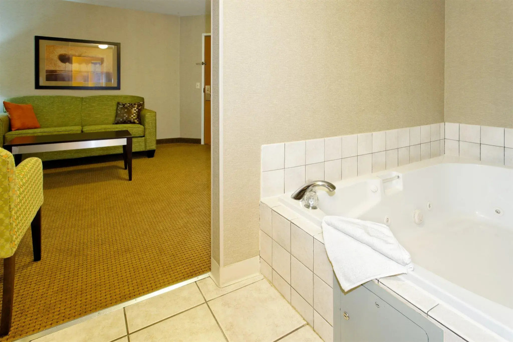 Holiday Inn Express & Suites Canyonville