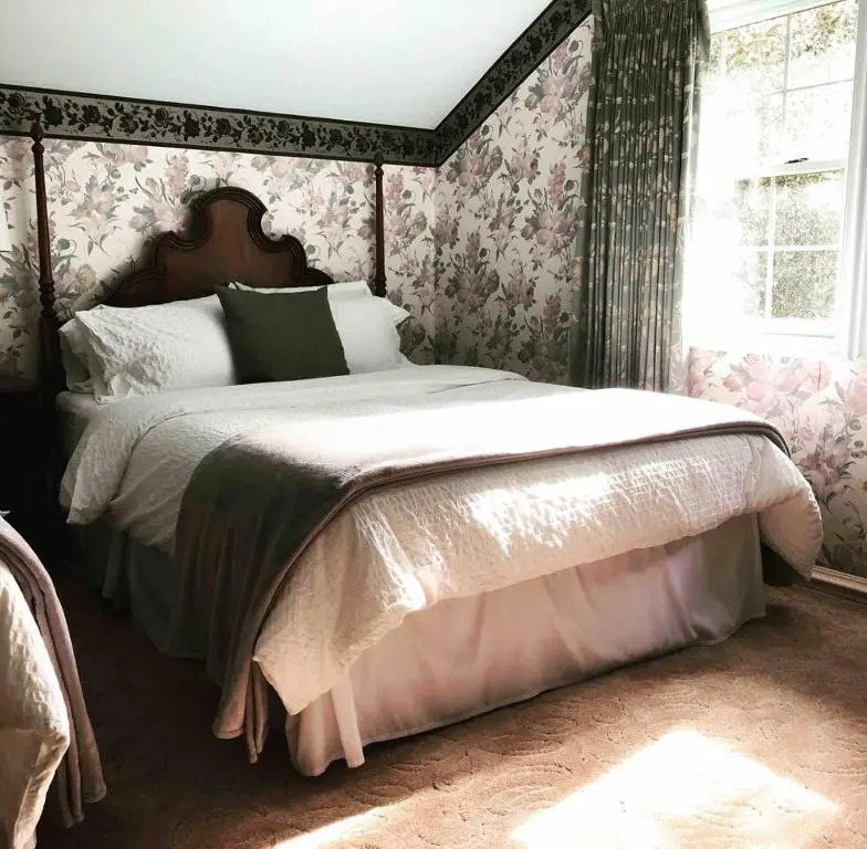 Westfir Lodge & Mountain Market