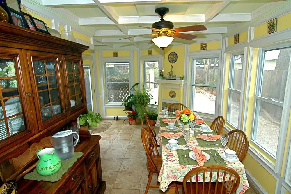 Southern Charm Lodging