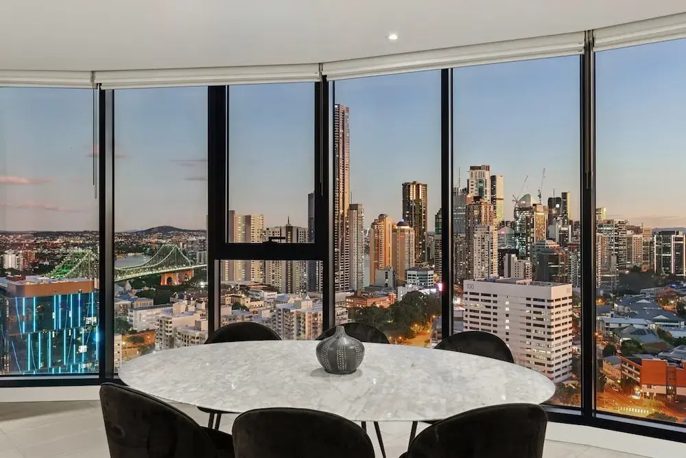 Fortitude Valley 3-bed, Top Floor + Bridge View