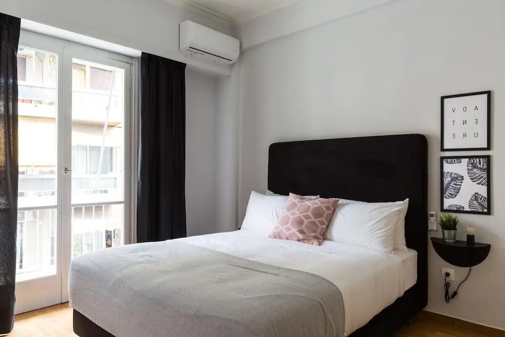 UPSTREET Acropolis Core Bright Modern Apt