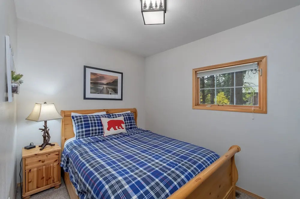 Alpine Lake Escape On Fish Lake 3 Bedroom Home by NW Comfy Cabins by RedAwning