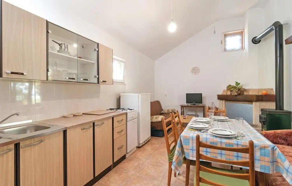 Stunning Home in Pucisca With 1 Bedrooms, Wifi and Outdoor Swimming Pool
