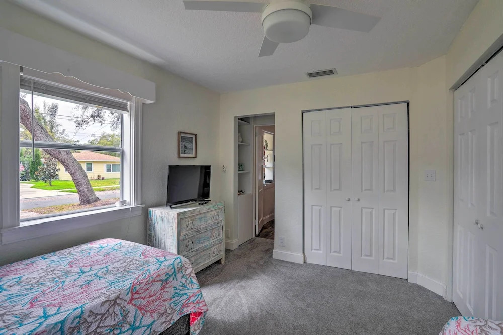 Tampa Bay Area Cottage w/ Gas Grill and Fire Pit