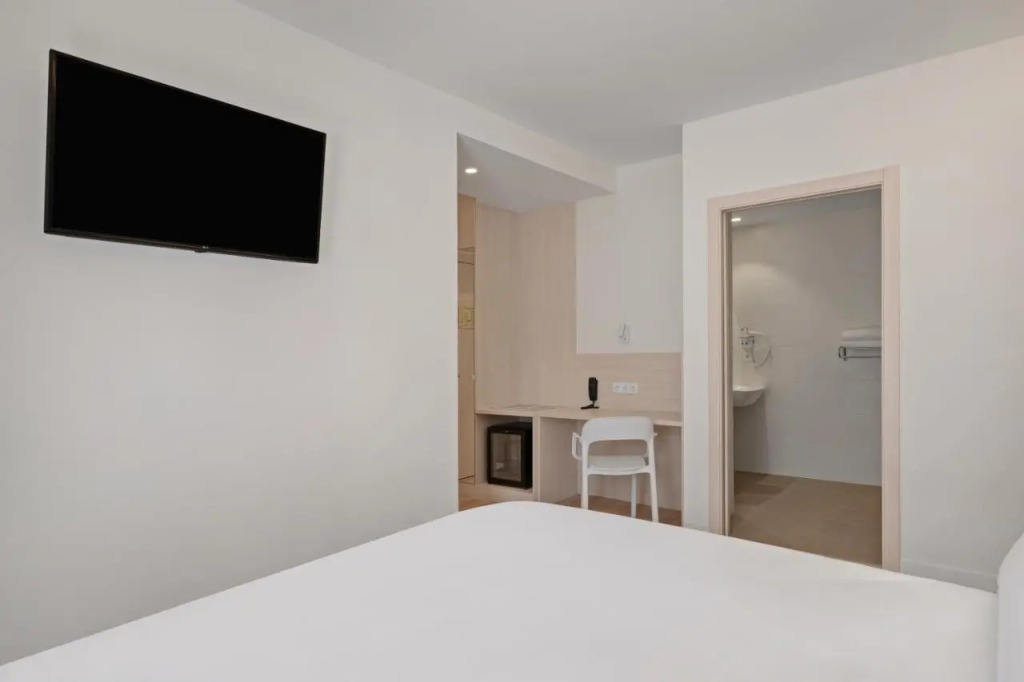 B&B HOTEL Santiago Milladoiro