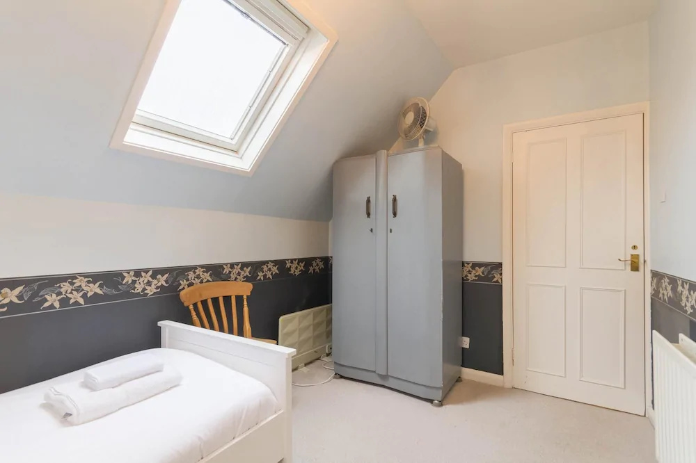 NEW Cosy 2 Bedroom Detached House West Finchley