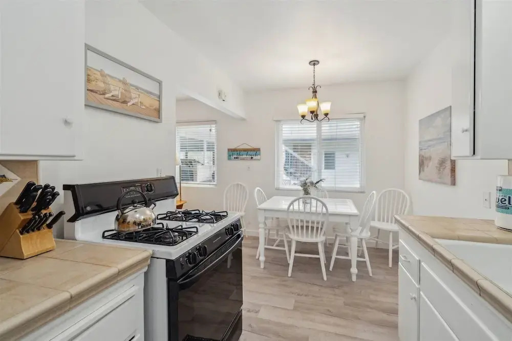 Beautiful 2 Bed Beach Getaway #115 2 Bedroom Condo by Sunset Shores Condominiums