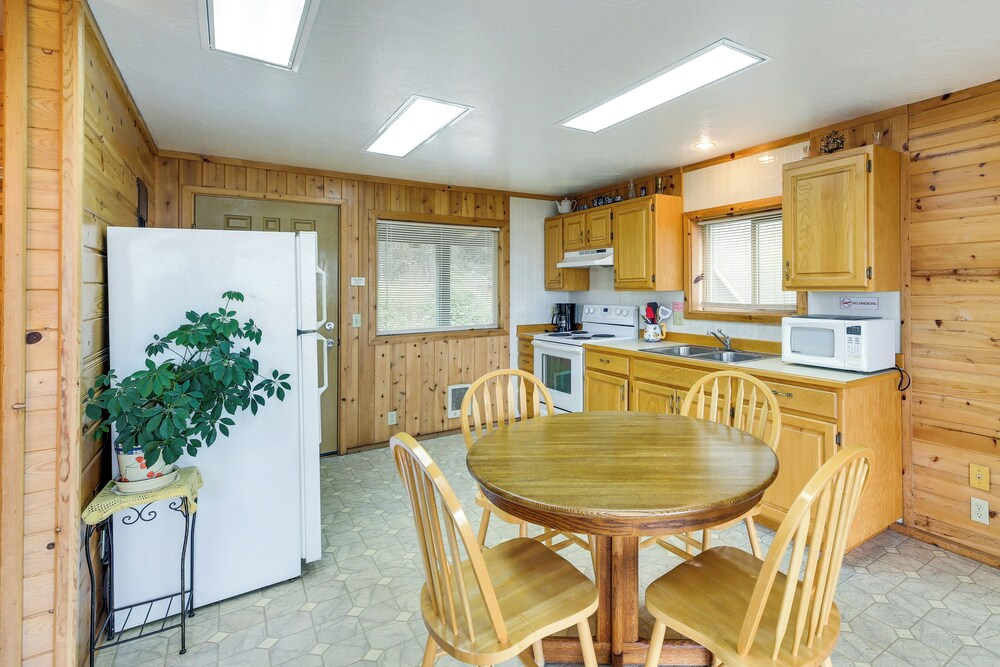 Sanderling Sea Cottages, Unit 3 w/ Private Balcony