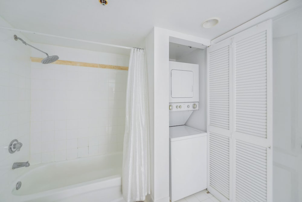 Brickell Bay 3304