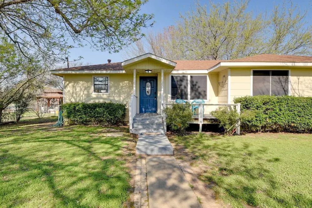 Waterfront Granbury Home: Easy Lake Access!