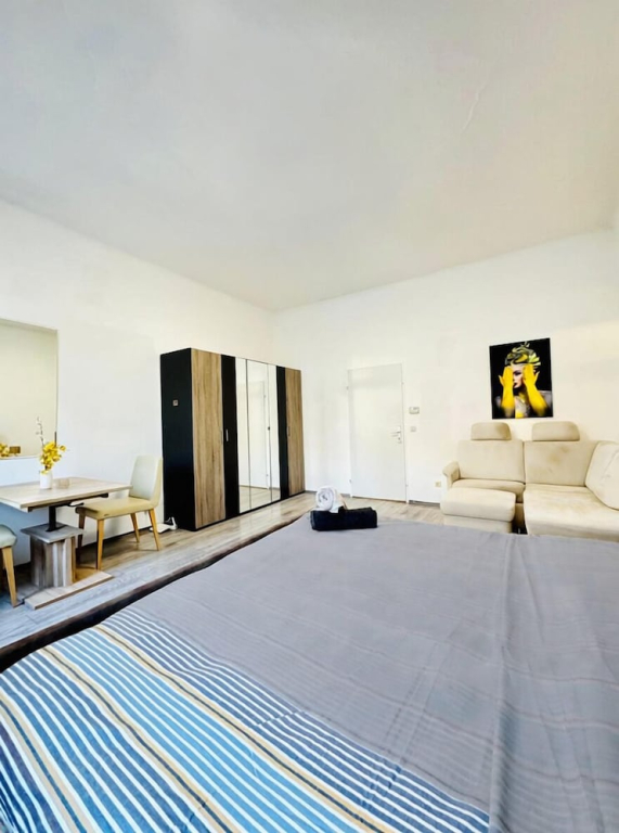 Cozy 3BR Apt for 6 Near to FAC Platz