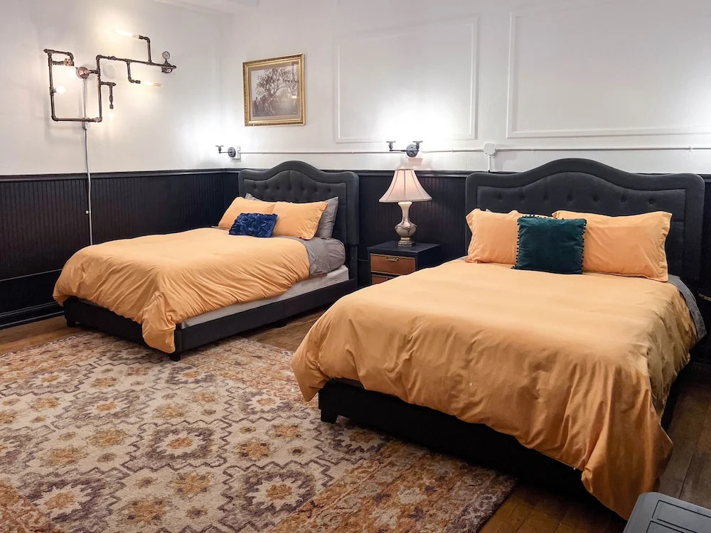 The Oliver Inn | Duluth Hotel Near Canal Park