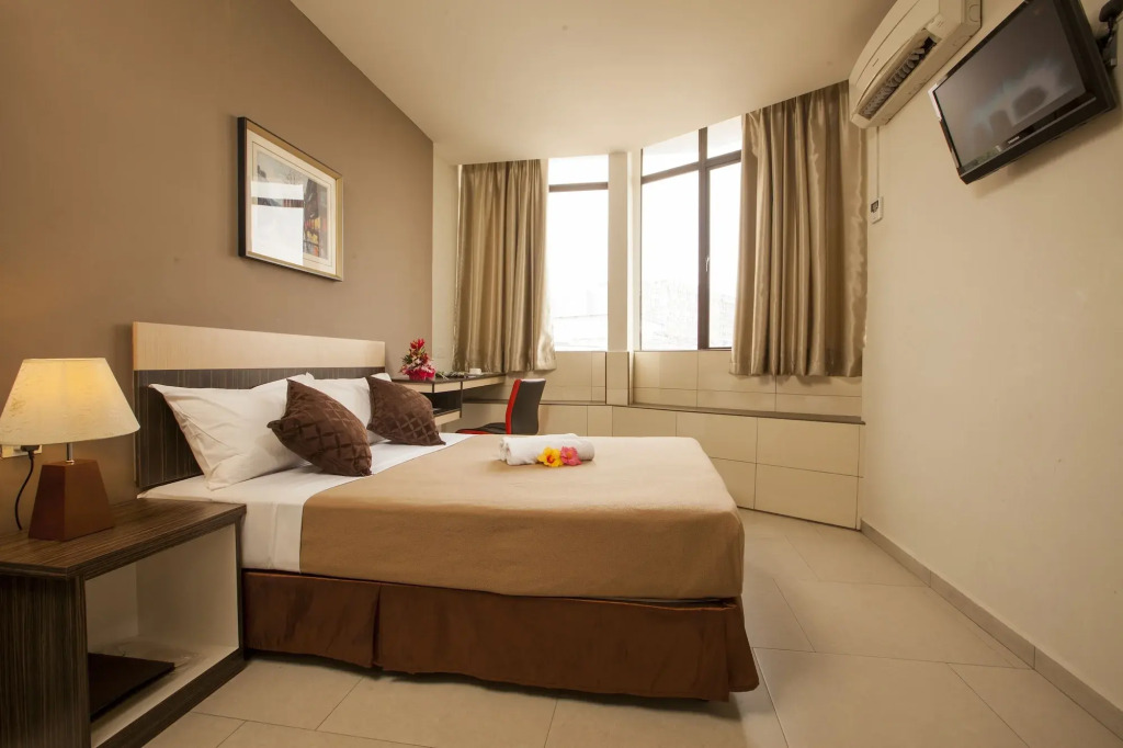 LEO Express Hotel