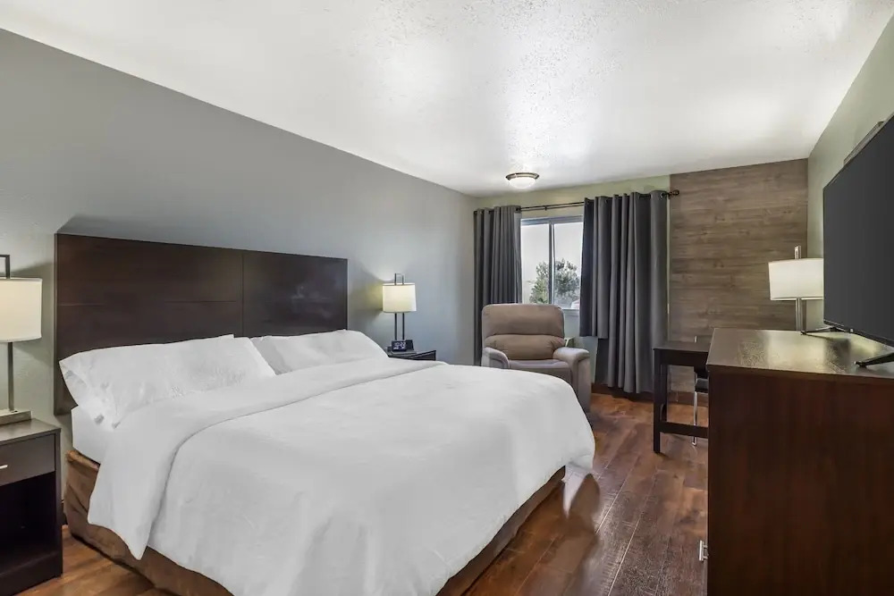 Hotel Fuzion Inn & Suites