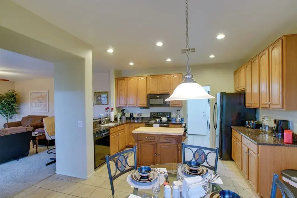 Patio & Community Perks! San Tan Mountain Retreat