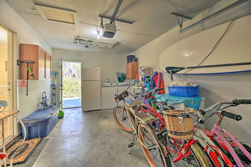 Beaufort Pad w/ Patio: 3 Blocks to Waterfront!