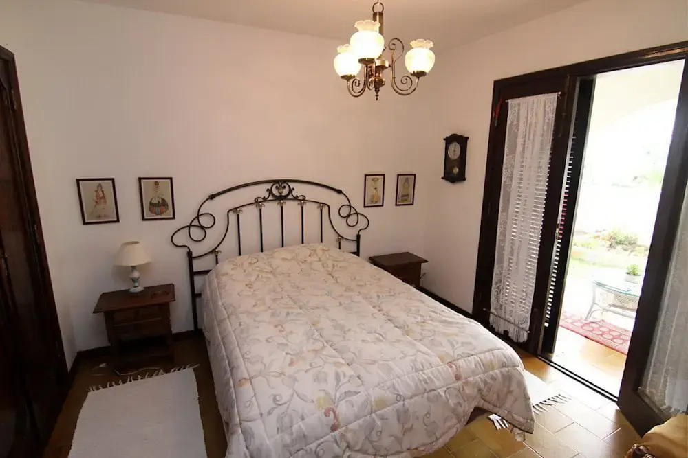 Lovely 2 bedroom house with private garden