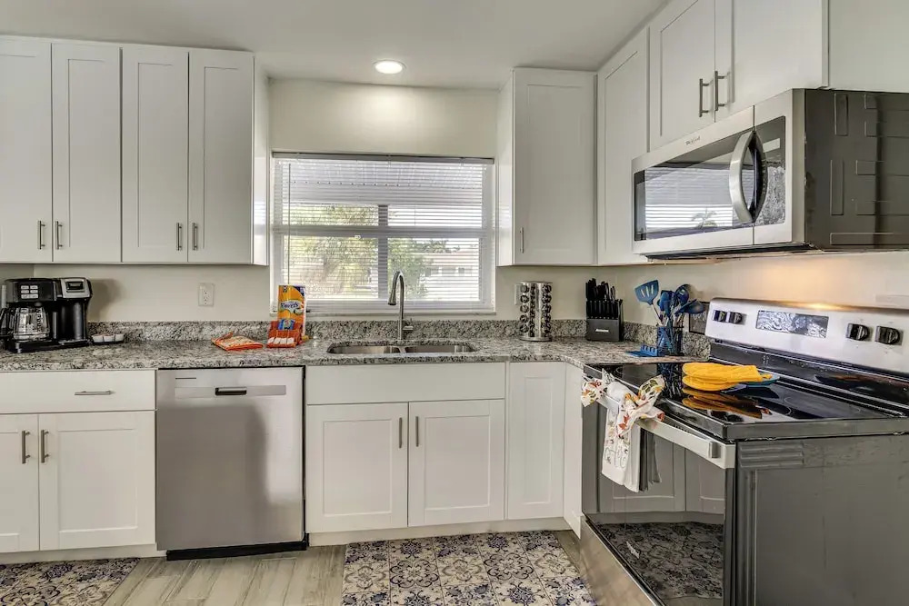 Fish & Swim: Waterfront Home w/ Dock in Cape Coral
