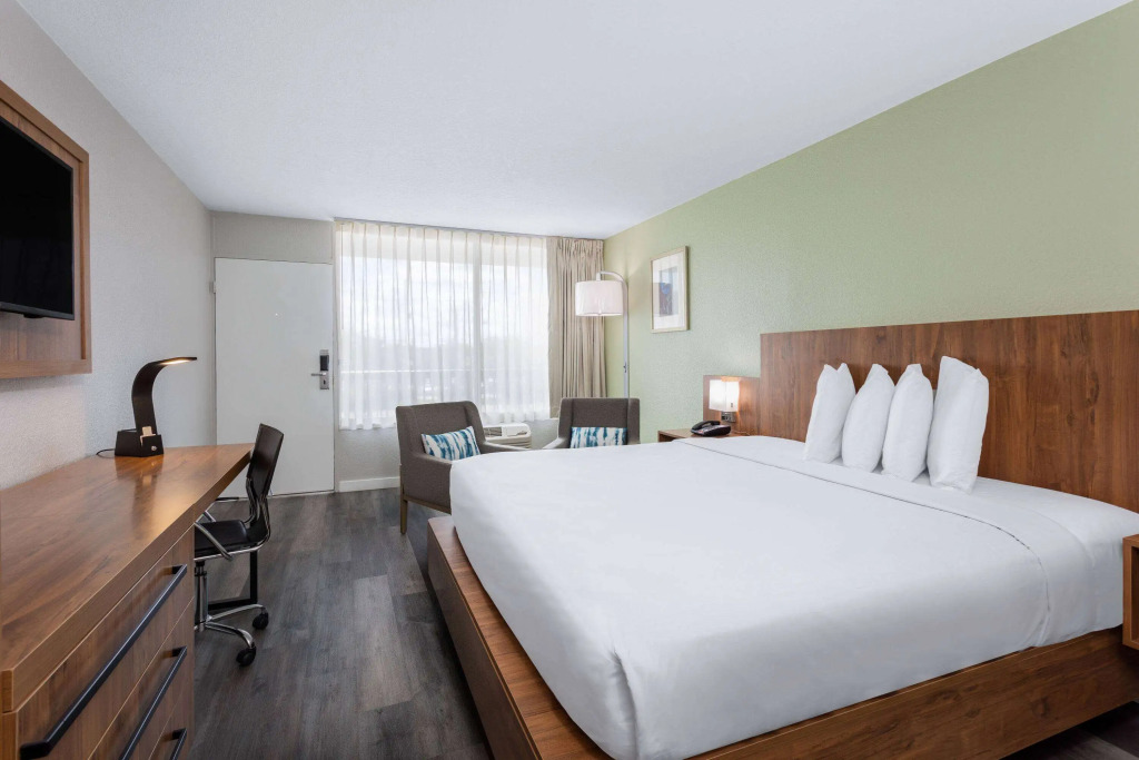 Ramada by Wyndham Altamonte Springs Near I-4