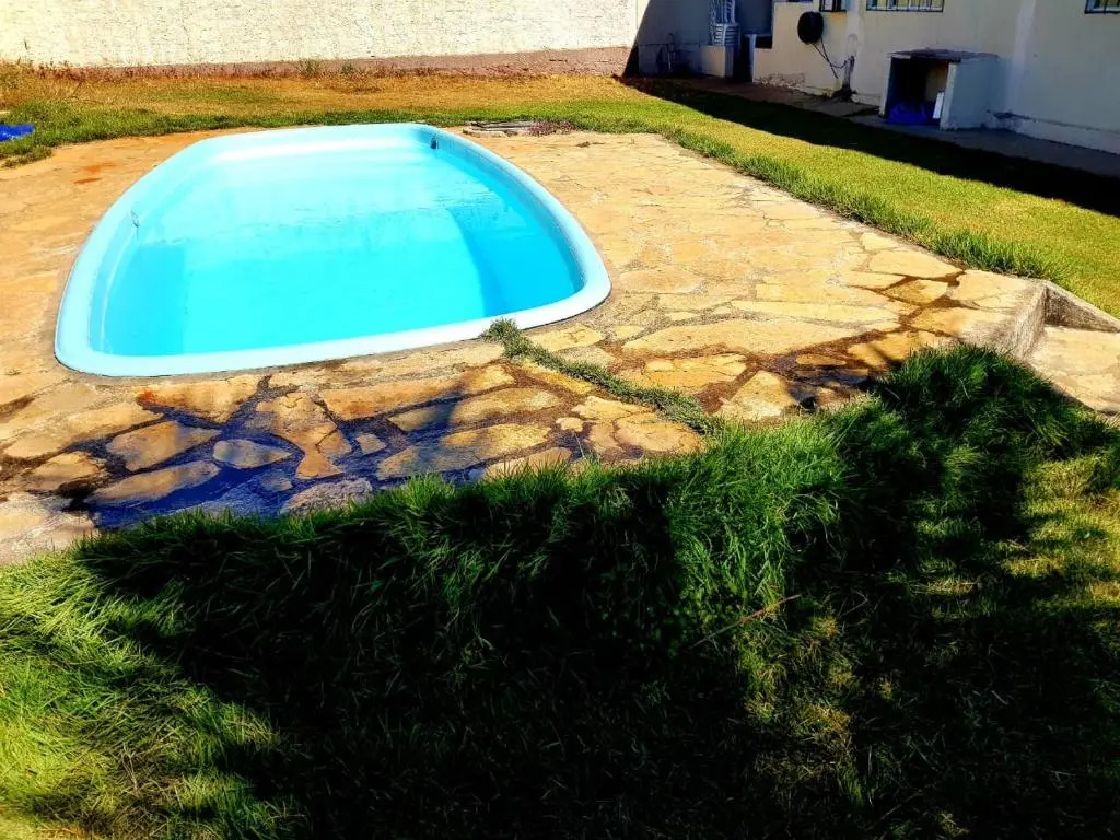 Ótima Casa Caldas Novas 2 km do centro para ate 14 pesssoas com piscina aquecida, churrrasqueira, Wifi