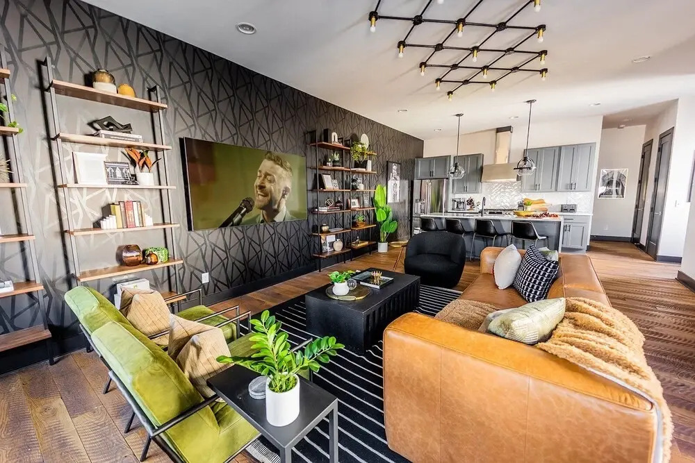 Heart of Gulch - 4 Min to Broadway - Designer Home