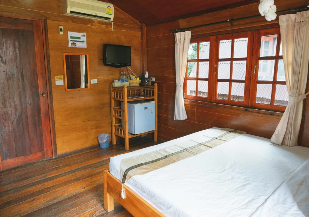 RoomQuest Golden Triangle Premium Collection