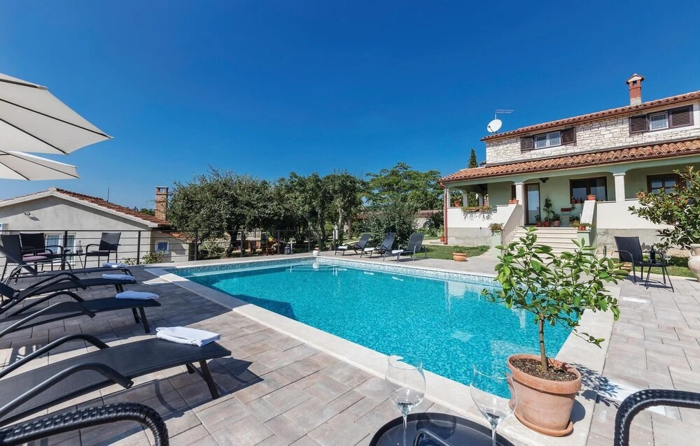 Stunning Apartment in Pilkovici With Wifi, 1 Bedrooms and Outdoor Swimming Pool
