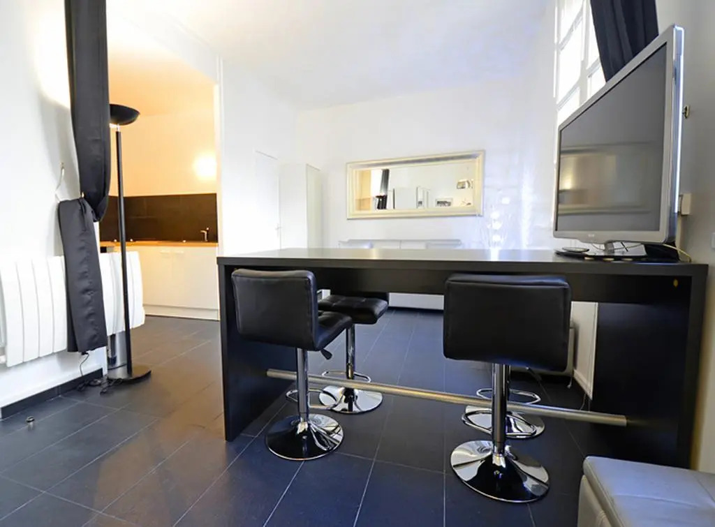 Silver Black Flat