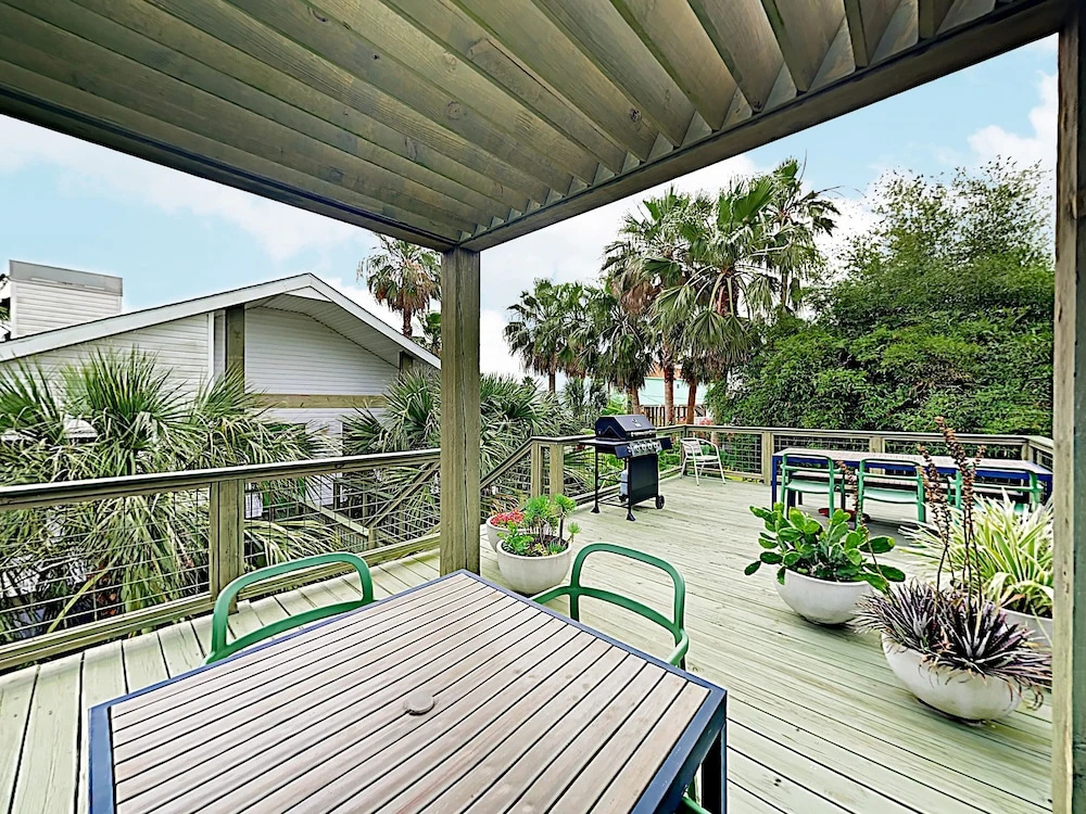 New Listing! the Palms - Canal On Double Lot 2 Bedroom Home