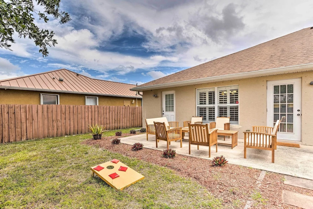 2 Mi to City Center: Spacious Port St Lucie Home!