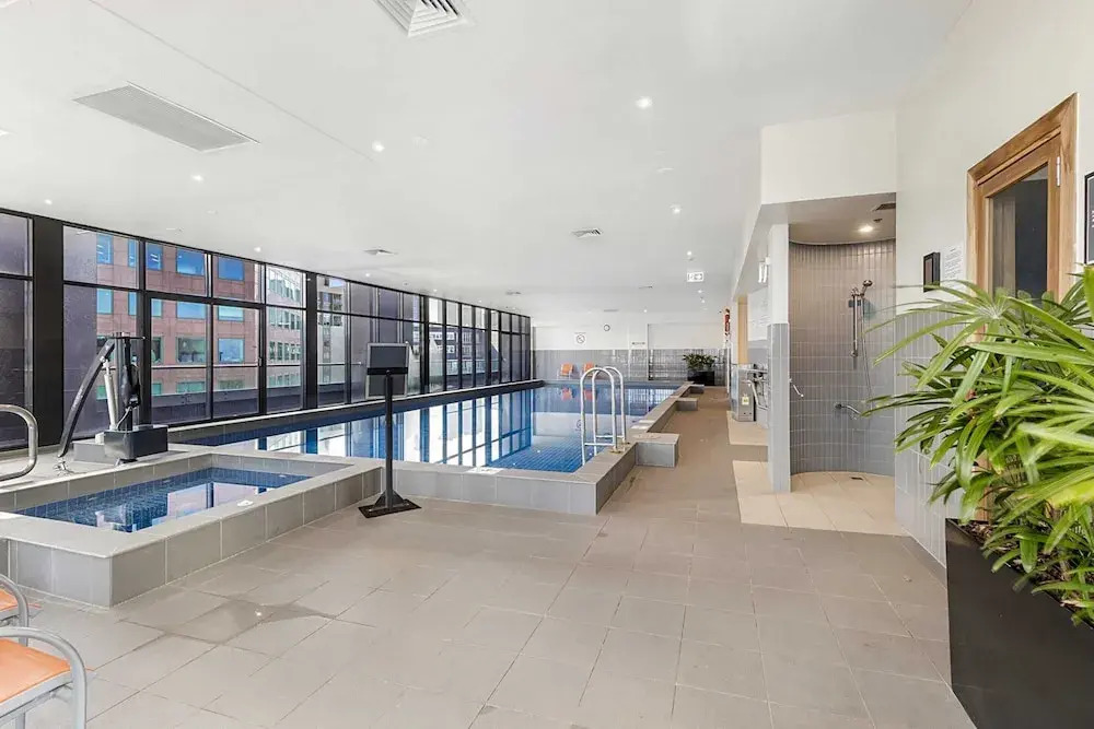Executive Unit With Pool and Gym Near Riverfront
