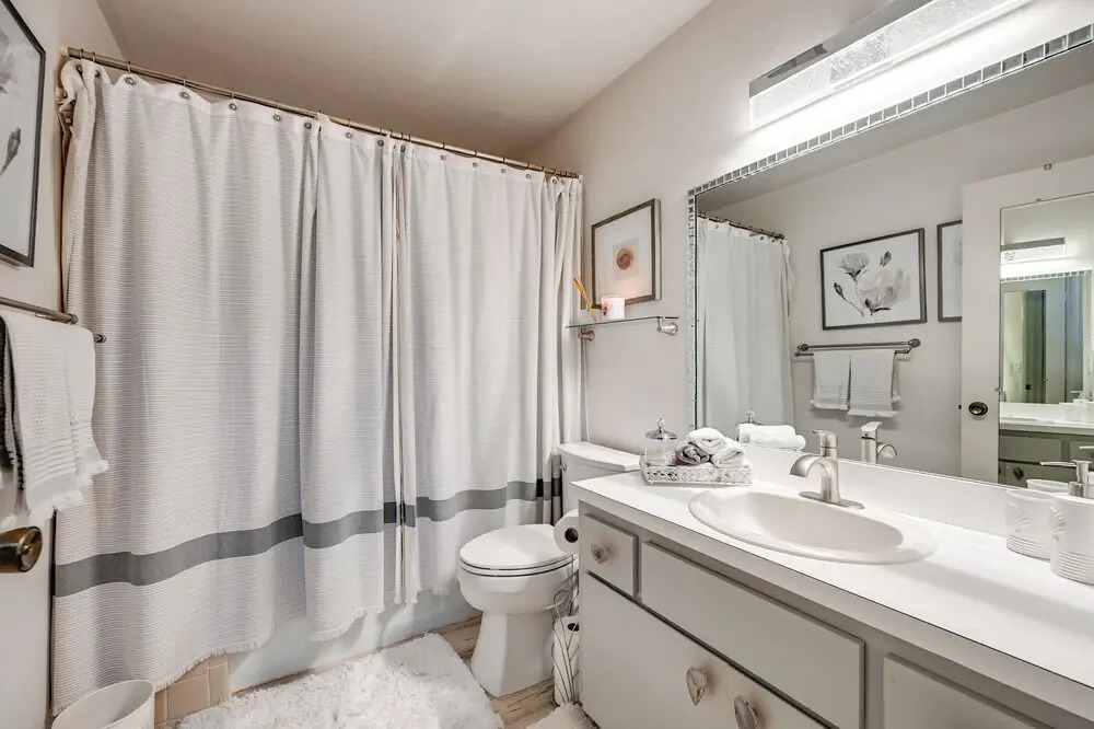 4 Mi to Beach! Naples Snowbird Nest w/ Pool Access