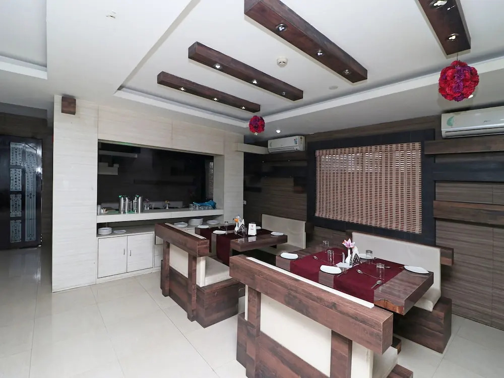 OYO Flagship 14647 Hotel Grand Majesty
