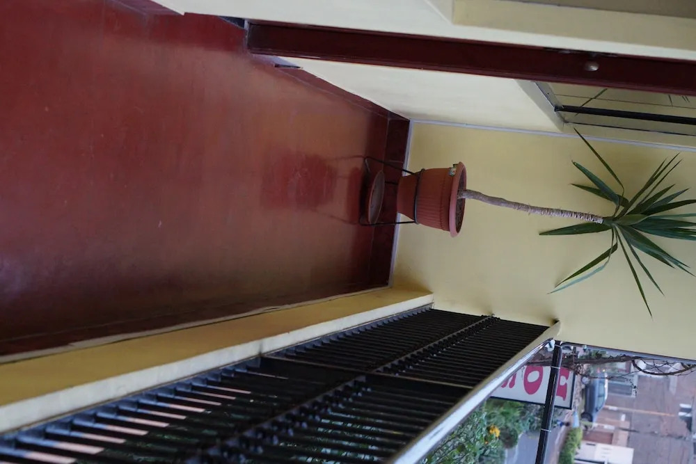 Angelicas House 2BR Near Airport Terrace WiFi