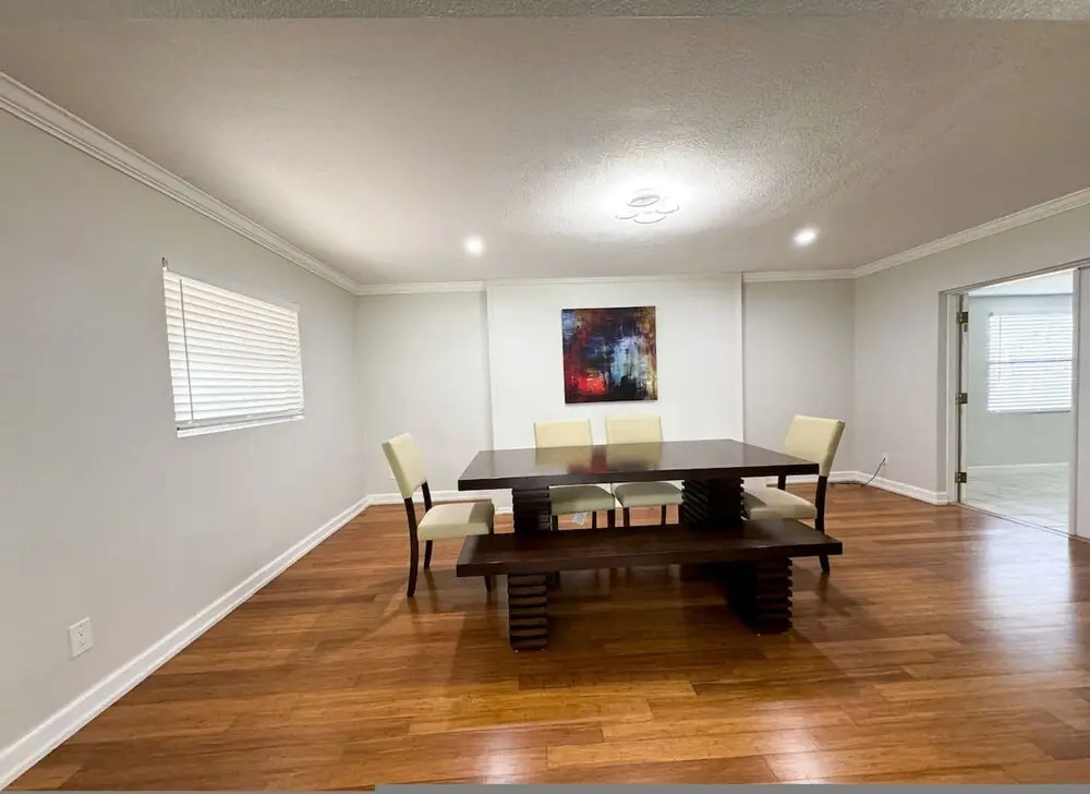 Home Close to Saint Pete Pier new Spacious