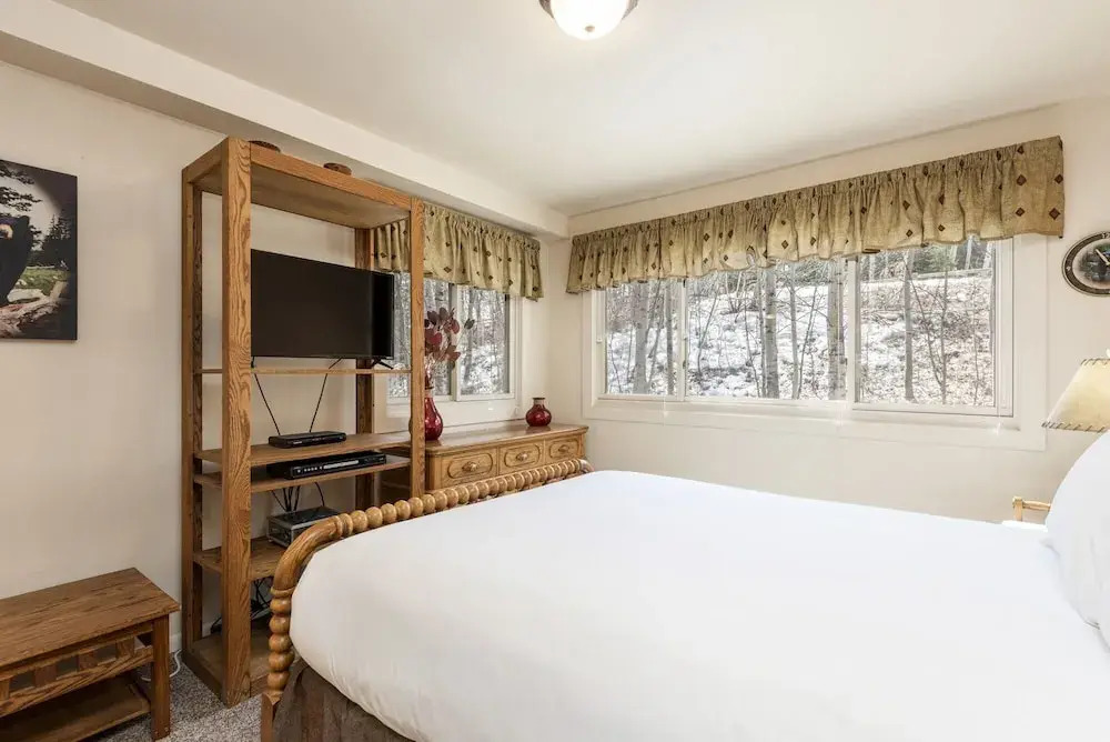Snow Flower 136 1 Bedroom Condo by RedAwning