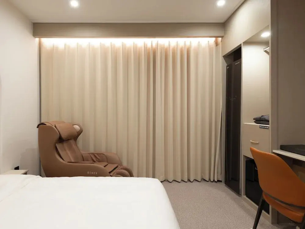 Urban Brown Hotel