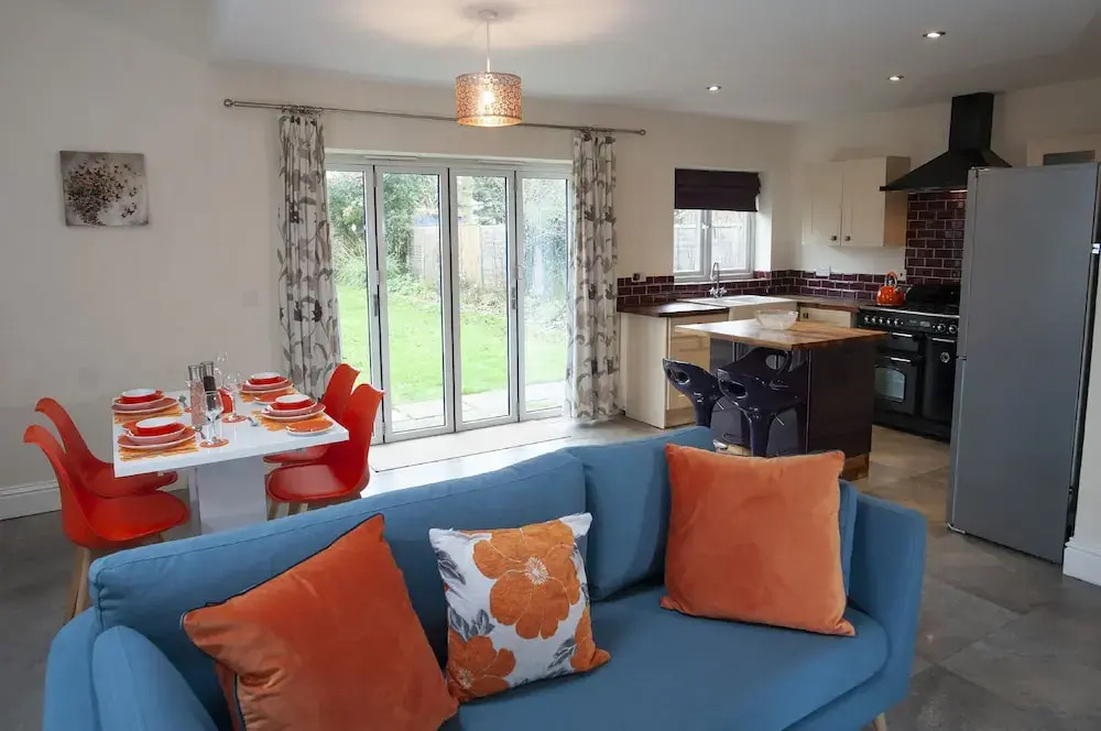NEW Stunning 3BD House Central Ashford Sleeps 6!
