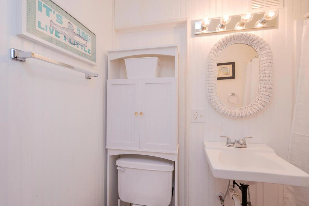 Splendid Days by Oak Island Accommodations