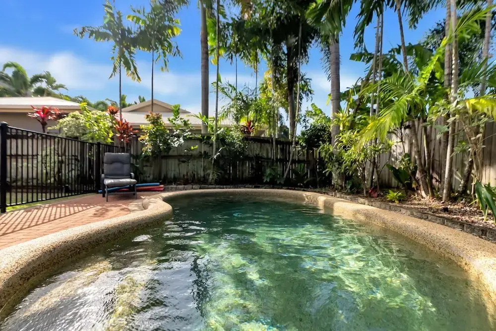 3-bed Family Home With Pool & BBQ by the Beach