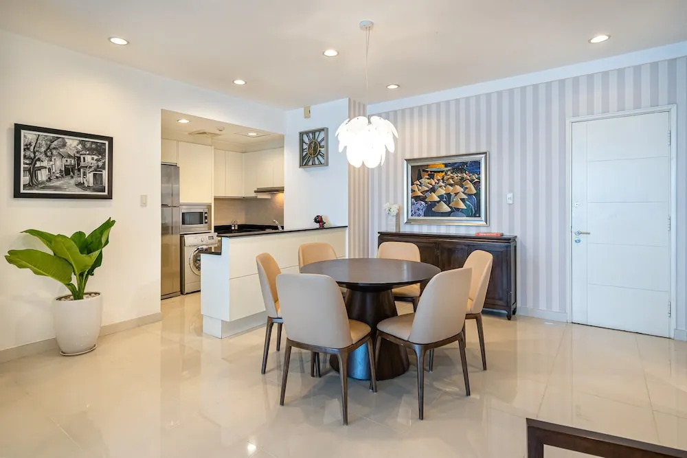 Saigon Suites Collection by Idg in D1