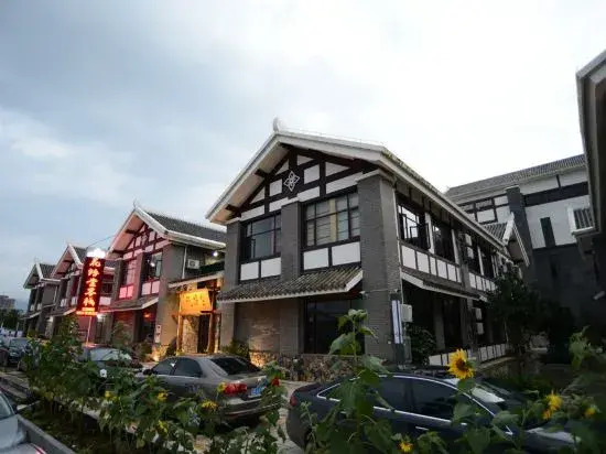 Huayutang Renwen Inn