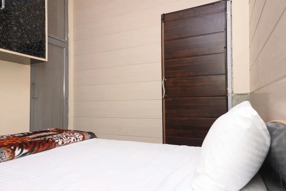 New Era Guest House by OYO Rooms