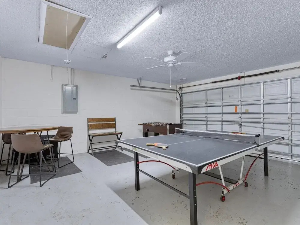 Spacious With Private Pool and Game Room 520
