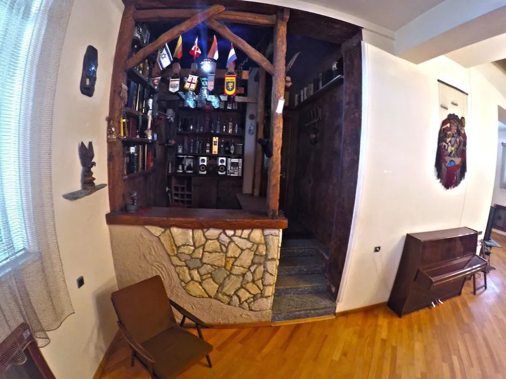 Guga's House
