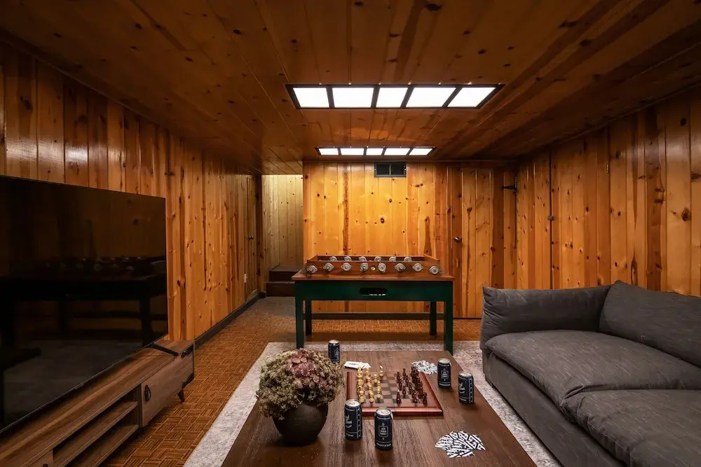 Holiday Lake Cabin by AvantStay