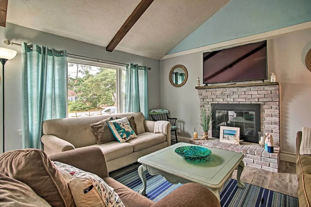 Walk to Beach: Quaint Dennis Home w/ Deck + Grill!