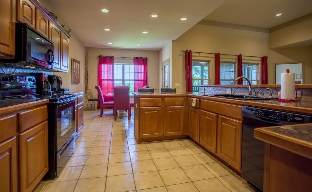 Kyler's Kondo 5 Bedroom Villa