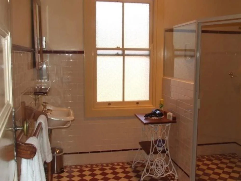 Lindsay House Guest House